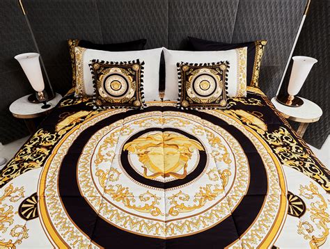 versace deko wohnen tisch frau|Versace Home Collection Tische – 3 im Angebot bei 1stDibs.